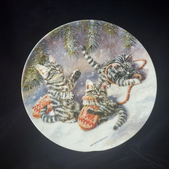 "Kittens with Mittens" Plate - Picture 7 of 8